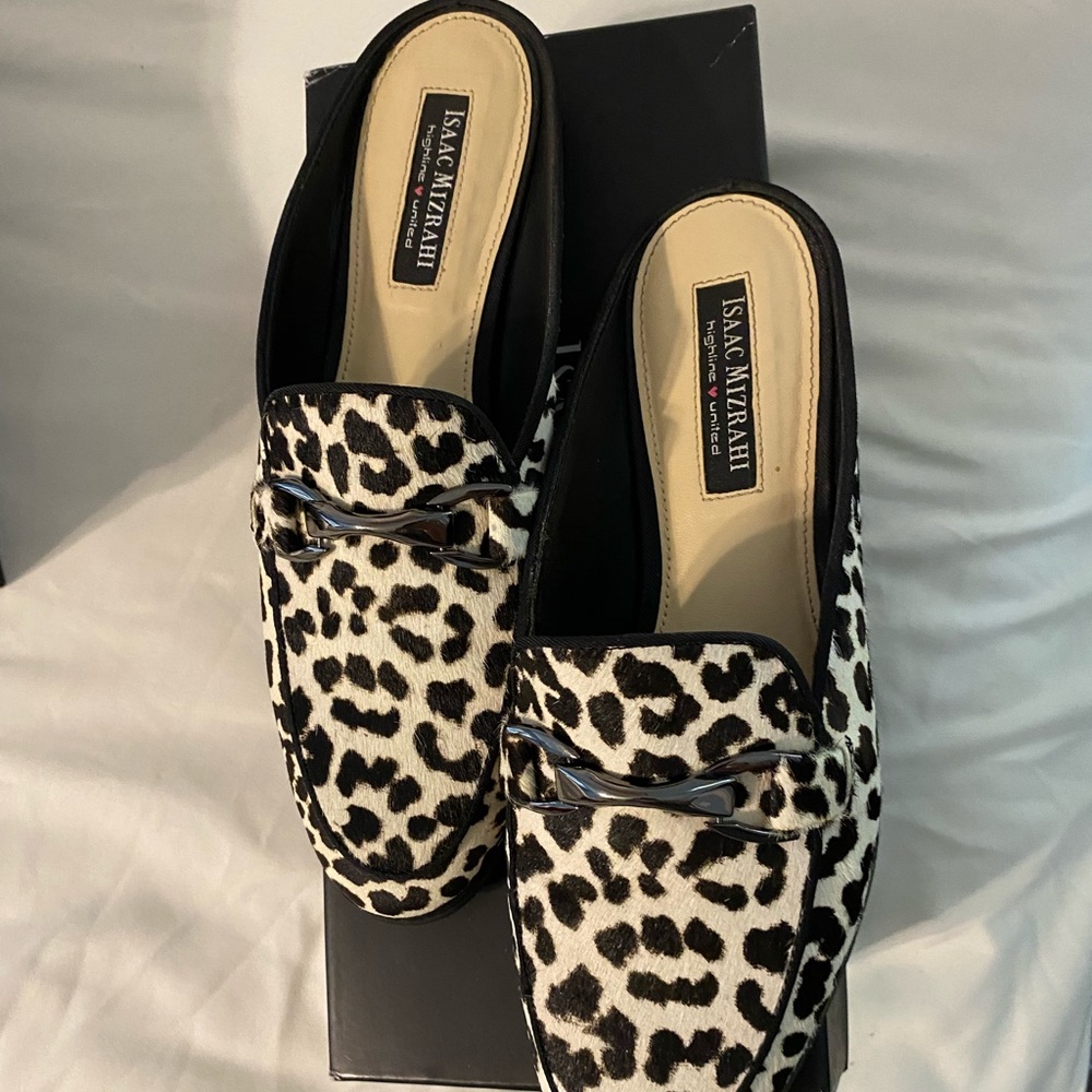 Ladies 8 1/2 slide on black white Isaac Mizrahi